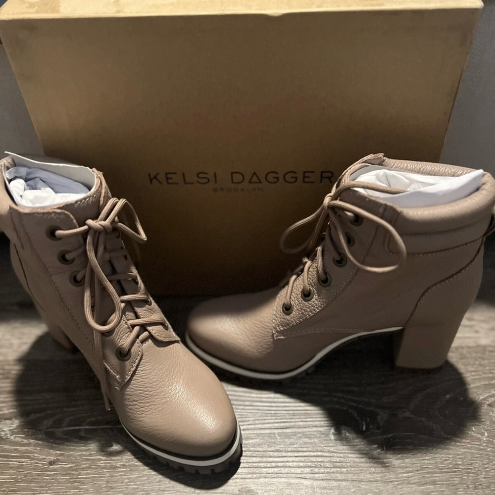 Kelsi Dagger Women's Taupe Leather Alligator Combat Casual Tie Boots NIB